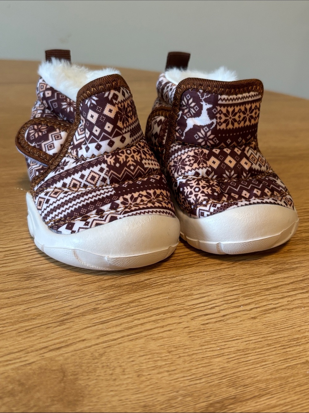 💙 3 FOR $22
Toddler Cozy Brown Patterned Booties with White Soles